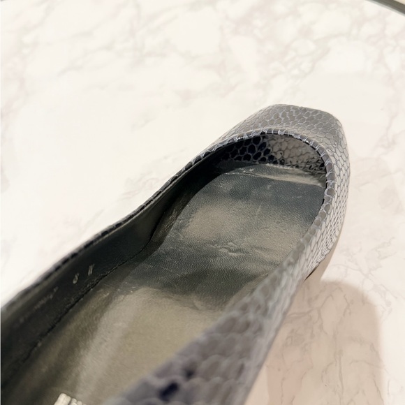 Stuart Weitzman Navy Peep Toe Heels – Size 8W - Picture 7 of 11